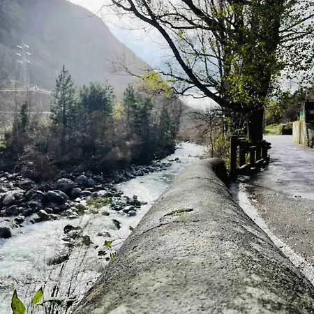 شقة فندقية Apartahotel Canfranc 3*